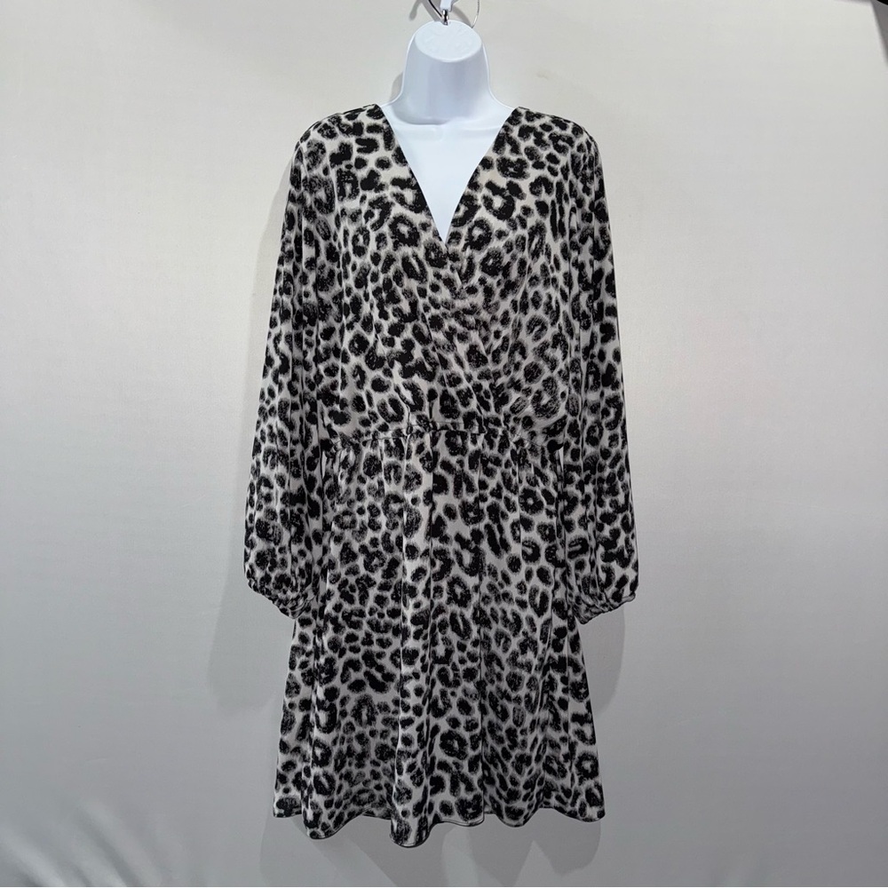 IMNYC Isaac Mizrahi Sutton Chic Leopard Surplice Size Large
